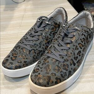 Align Harper Gray Jaguar Leather Sneaker size 11 women’s